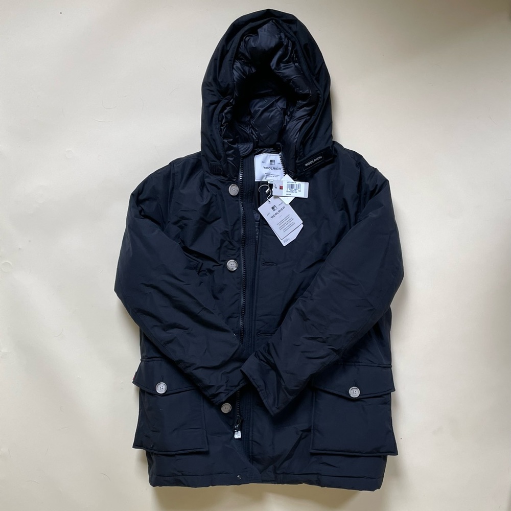 BRAND NEW: Woolrich, black, M, Parka